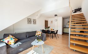 2-Level Apartment With Large Balcony